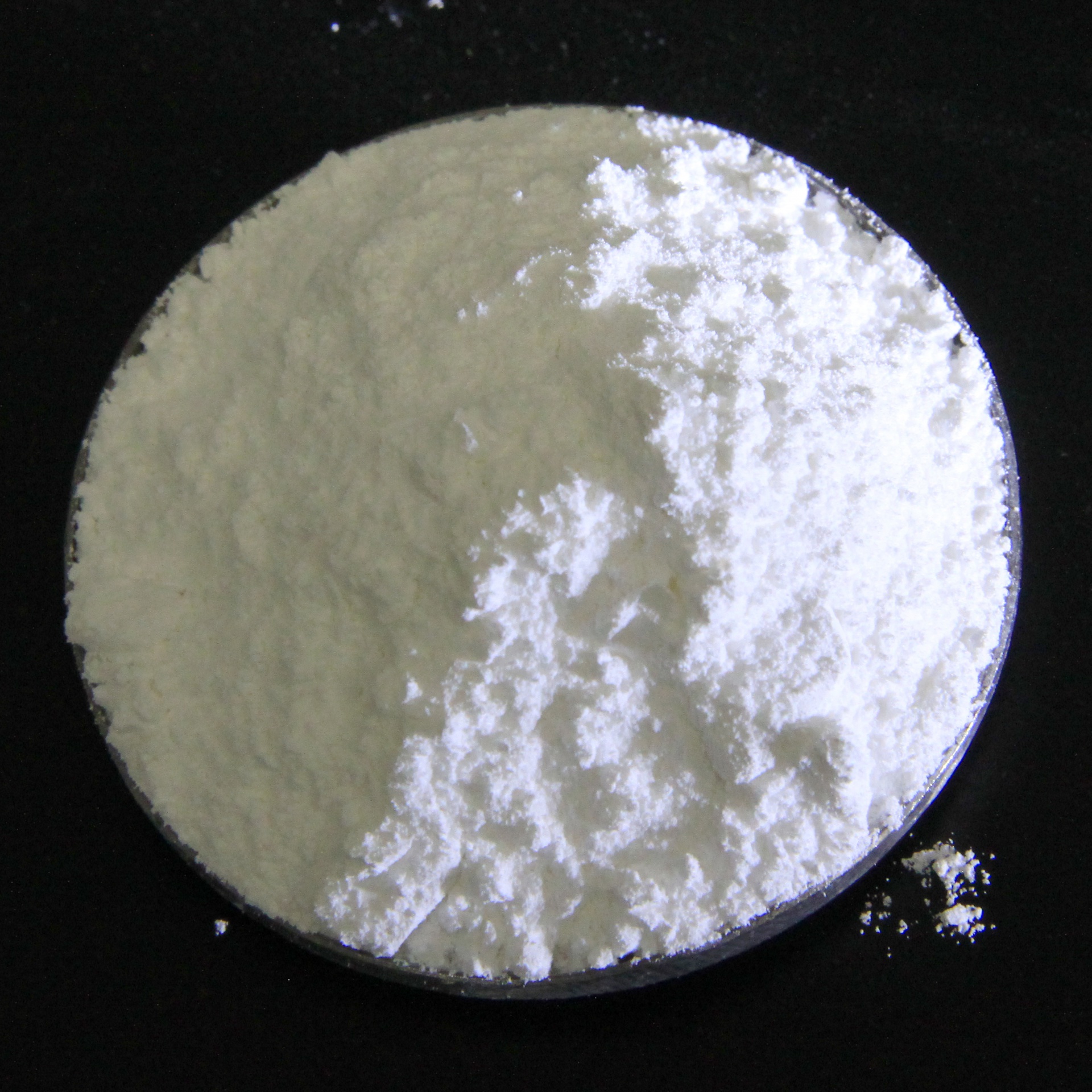 Zirconium dioxide for piezoceramics