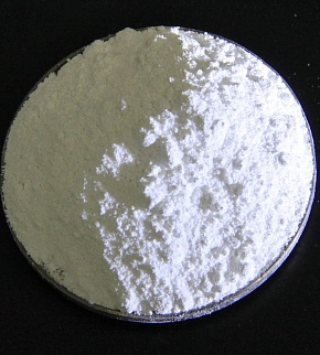 Titanium dioxide for piezoceramics